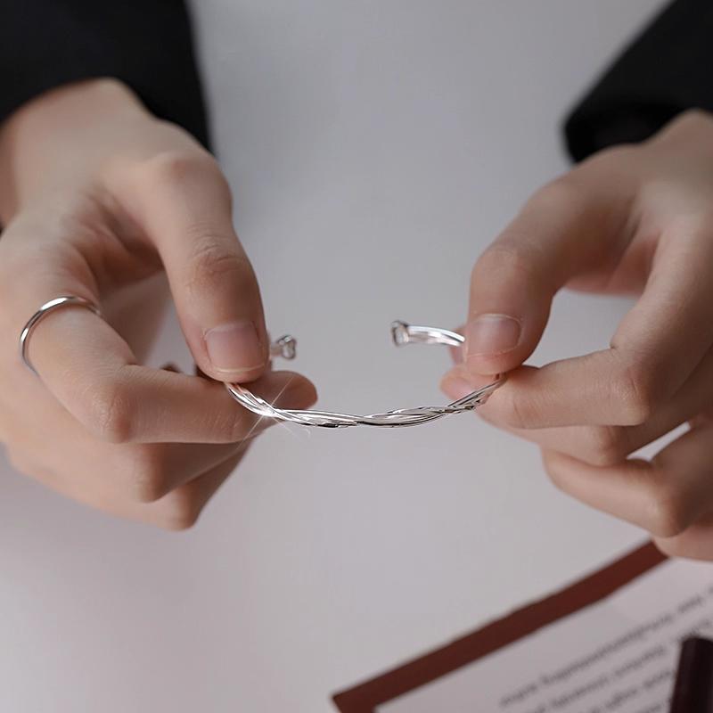 莫比乌斯手链 永恒爱情象征 开口设计易佩戴 精致浪漫个性风格